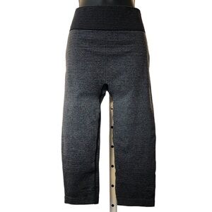 Ombré Striped Capri Length Leggings Athletic Works Workout Grey Black Stripe​​​​